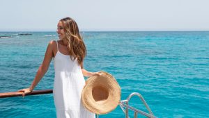 Qué ponerse en un crucero por las islas griegas: looks para excursiones, piscina y cenas